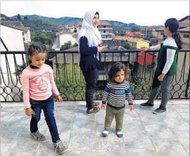  ?? Abby Sewell For The Times ?? SYRIAN REFUGEES Ghima, 7, left, Mais, 15, Bader, 2, and Ghazal, 11, recently moved to Italy with their family after fleeing war-torn Aleppo for Lebanon.