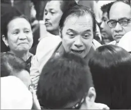  ?? (Rio Deluvio) ?? PBA legend Robert Jaworski, center, is mobbed by diehards of Barangay Ginebra San Miguel during Game 7 of the PBA Philippine Cup semifinals Tuesday at the Mall of Asia Arena. Ginebra beat Star, 89-76, to advance to the finals against San Miguel Beer.