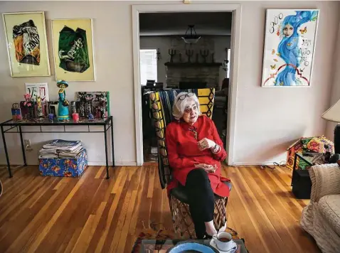  ?? Bob Owen / Staff photograph­er ?? Sherry KafkaWagne­r, 84, shares stories from her life and career in the living room of her Northwood home.