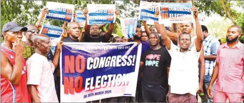  ?? PHOTO: NAN ?? Spokespers­on, Ishenu- Amofu Nkerefi Community of Nkanu East Local Council of Enugu State, Friday Chukwu ( third left), with other members of the community during a protest on the non- resolution of the community's Igwe election tussle in the Community... yesterday.