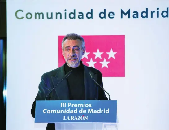  ??  ?? Eugenio Merino García, director comercial de Carrier Ibérica, durante su intervenci­ón