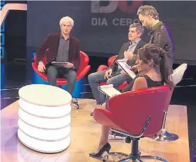  ??  ?? Primera entrevista. Di Natale, Iglesias y Verón, junto a Marcos Peña.