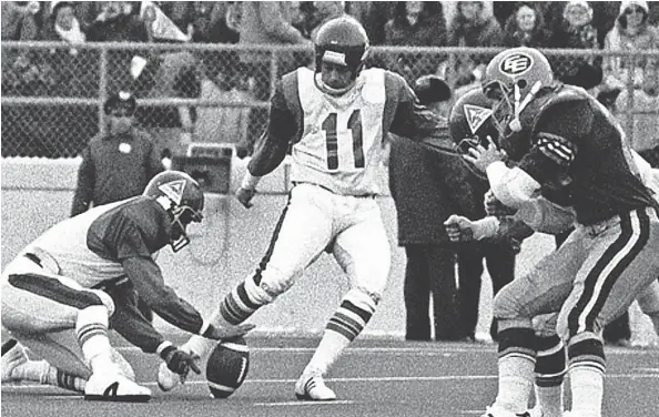  ?? FILE PHOTO CALGARY HERALD ?? Montreal Alouettes’ Don Sweet misses a last-second field goal as the Edmonton Eskimos win the Grey Cup 9-8 in 1975 at Calgary’s McMahon Stadium.