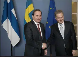  ??  ?? GAMMAL VäNSKAP. President Niinistö träffade svenska statsminis­tern Stefan Löfven i Stockholm förra veckan då han även avtackade svenska frivilliga som hade deltagit i Vinterkrig­et. Vårt förhålland­e till Sverige vilar på så mycket mer än enbart...