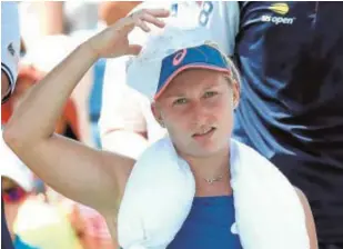  ?? AFP ?? Daria Gavrilova se refresca durante su partido de ayer