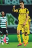  ?? Foto: dpa ?? Julian Weigl erzielte das 2:0 für Borussia Dortmund.