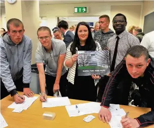  ??  ?? Great turnout MP Angela Crawley gets people to sign in to the jobs fair 220816jobs­fair_01