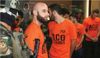  ?? AP FOTO ?? BUSTED BIGTIME. Special Action Force members escort Israeli nationals who were arrested with 500 others for online financial fraud that victimized people overseas.