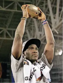  ?? [AP PHOTO] ?? Former Oklahoma State star wide receiver Justin Blackmon holds up the Fiesta Bowl trophy after helping the Cowboys to a win over Stanford. OSU had a talented team that mirrors the 2017 Cowboys.