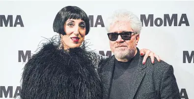  ?? Efe ?? Rossy de Palma y Almodóvar, en el MoMA