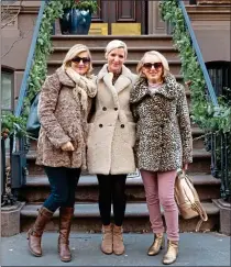  ??  ?? PILGRIMAGE: British tourists Louise Joy and Janine and Marlene Last at the famous steps of Carrie Bradshaw’s home