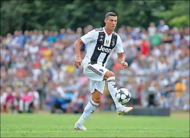  ??  ?? Cristiano Ronaldo is de absolute grootverdi­ener in de Serie A. De Portugese ster staat na zijn overstap van Real Madrid naar Juventus op eenzame hoogte in Italië. (Foto: Goal)