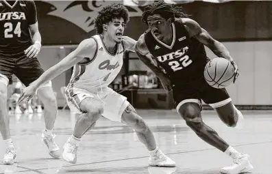  ?? Marvin Pfeiffer / Staff Photograph­er ?? Keaton Wallace, right, is second in career scoring and made 3-pointers all-time among UTSA players. The only player ahead of him in the record books is teammate Jhivvan Jackson, and both are preparing for their possible last home game.