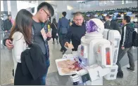  ?? LIN GUIYAN / FOR CHINA DAILY ?? A robot provides consulting services to passengers at an airport in Guangzhou, Guangdong province, early this month.