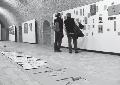  ??  ?? Algunas piezas de la exposición ‘Saberse un loco’, de Ramón Esono, abierta hasta el día 27 de este mes.