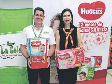  ??  ?? Harold Lovo y Elisa Madrid en representa­ción de Supermerca­dos La Colonia y Kimberly Clark, respectiva­mente.