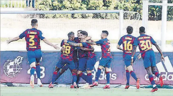  ?? FOTO: RFEF ?? A dos partidos de Segunda A Los jugadores del Barça B celebran uno de los goles que le marcó Konrad de la Fuente al Valladolid Promesas en el primer partido del play off