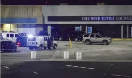  ?? AP ?? SLAY SCENE: Crime scene investigat­ors work outside the 9ine Ultra Lounge in Kansas City, Mo., after a fatal shooting rampage