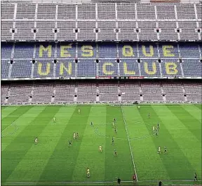  ??  ?? Le 1er octobre, contre Las Palmas, le FC Barcelone a joué à huis clos.