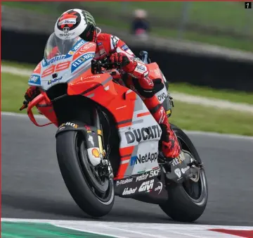  ??  ?? En aidant Lorenzo à s’adapter à la D16, les ingénieurs ont encore fait progresser cette année leur moto. Toujours en quête de sa première victoire, Danilo Petrucci succédera l’an prochain à Lorenzo dans l’équipe officielle. Un panier à salade qui fait causer.