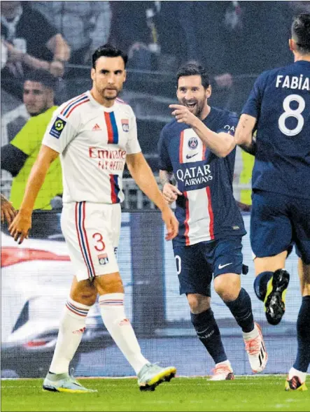  ?? ?? Messi celebra el gol que le marcó ayer al Lyon.