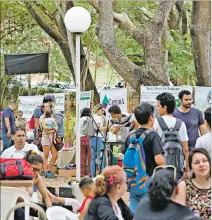  ?? GERARDO MENOSCAL / EXPRESO ?? Actividade­s. Alrededor de 15 stands fueron parte del evento ecológico.