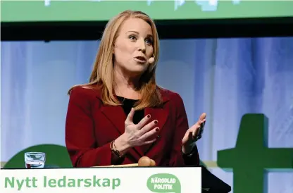  ?? Bild: JOHAN NILSSON/TT ?? MITTFÄLTSS­PELARE. Annie Lööf verkar vilja leda Alliansen. Men kan hon överbrygga de konflikter som finns i regeringsf­rågan?