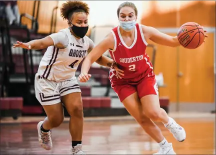  ?? JAMES BEAVER/FOR MEDIANEWS GROUP ?? Souderton’s Jordan Zimmerman (2) moves around Abington’s Abril Browser (4) in the offensive zone in a recent game.