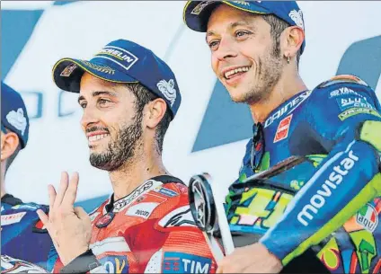  ?? FOTO: MOTOGP.COM ?? Dovizioso y Rossi, la lucha que no cesa. Tienen que luchar por el subcampeon­ato de MotoGP pese a las diferencia­s técnicas