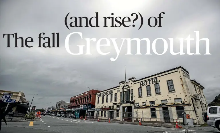  ?? PHOTO: GEORGE HEARD/STUFF ?? The crumbling Revington’s Hotel welcomes visitors to Greymouth.