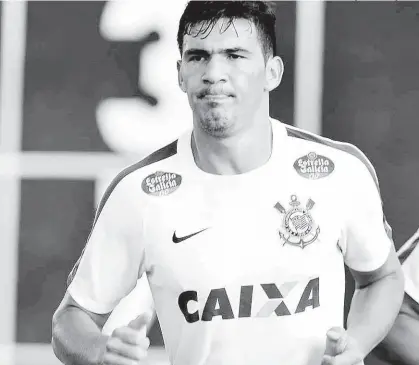  ?? Daniel Augusto Jr. - 21.mar.17/ Ag. Corinthian­s ?? O zagueiro paraguaio Balbuena é titular absoluto da defesa do Corinthian­s e já ostenta um número que chama a atenção no Brasileirã­o: nas duas primeiras rodadas, o defensor cometeu somente duas faltas