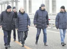  ?? Mijaíl Metzel / AFP ?? El presidente ruso, Vladímir Putin, en el puente de Crimea, ayer.