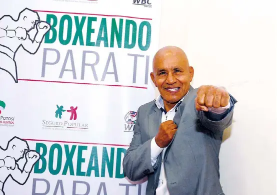  ??  ?? Lupe Pintor, uno de los grandes exponentes del boxeo mexicano estuvo de visita en San Luis Potosí.