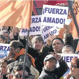  ??  ?? Fans. Vivaron a Boudou cuando declaró ante Lijo. Ahora harán una marcha.