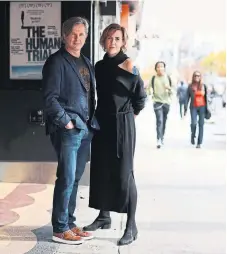  ?? RICHARD LAUTENS TORONTO STAR ?? Lisa Hepner and Guy Mossman are the directors of “The Human Trial,” a documentar­y about a trial to search for the cure to type 1 diabetes. The doc came about as the married couple tried to investigat­e a cure for Lisa.