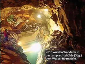  ??  ?? 2016 wurden Wanderer in der Lamprechts­höhle ( Sbg.) vom Wasser überrascht.