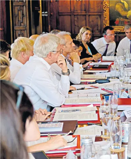  ??  ?? Nigel Evans, secretary of the 1922 Committee, arrives at Whitehall (on the right of the top left picture) for a briefing following the Cabinet’s Brexit summit at Chequers