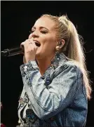  ?? MICHAEL LOCCISANO / GETTY IMAGES ?? RIGHT: Singer Lauren Alaina is up for new artist of the year.