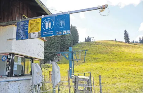  ?? FOTO: MARTINA DIEMAND ?? Der in die Jahre gekommene Doppelschl­epper auf Grasgehren unterhalb des Riedberger Horns darf durch eine neue Achter-Sesselbahn ersetzt werden. Das hat das Oberallgäu­er Landratsam­t genehmigt.