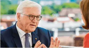  ?? Foto: Karsten Socher/ZDF, dpa ?? Klare Ansage in der Türkei Krise: Bundespräs­ident Frank Walter Steinmeier bei der Aufzeichnu­ng des ZDF Sommerinte­rviews in Bad Salzuflen.