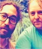  ?? ?? I volti Sean Ono Lennon,48, e James Mccartney, 46