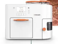  ??  ?? Rotimatic makes fresh  latbreads in minutes