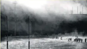  ?? Photo Carlos de Cos ?? Carlos de Cos, photograph­e espagnol, lauréat du concours photo 2017 avec cette image « école de rugby ».