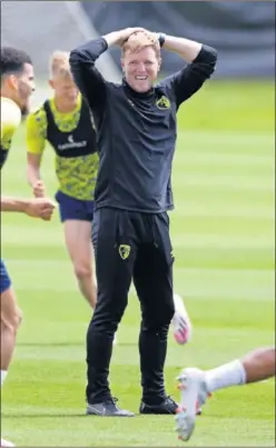  ??  ?? Eddie Howe, durante un entrenamie­nto del Bournemout­h.