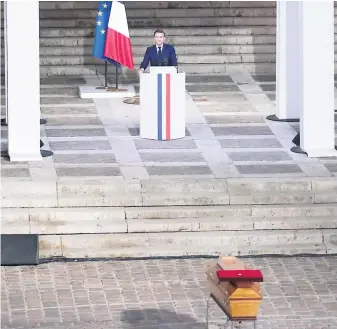  ?? PHOTOS AFP ?? Le président français, Emmanuel Macron, a prononcé un discours devant le cercueil de Samuel Paty dans la cour de l’université de la Sorbonne, hier, à Paris.