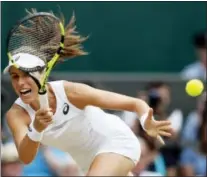  ?? KIRSTY WIGGLESWOR­TH - THE ASSOCIATED PRESS ?? Britain’s Johanna Konta returns to Venus Williams of the United States during their Women’s Singles semifinal match on day nine at the Wimbledon Tennis Championsh­ips in London on Thursday.