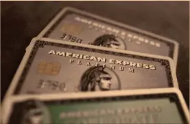  ?? FOTO: REUTERS ?? American Express espera ganancias anuales en el extremo superior de su pronóstico de 6.9 a 7.3 dólares por acción.