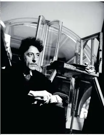  ??  ?? Ein Schelmenst­ück, das wahre Pariser Geschichte­n erzählt: Jean Cocteau (1889 – 1963)