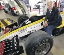  ??  ?? Patrick Tambay, le parrain de cette e édition, a retrouvé une vieille connaissan­ce, hier, dans les coursives du stade Allianz Riviera.