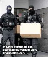  ??  ?? In Görlitz stürmte die Bundespoli­zei die Wohnung eines Urkundenfä­lschers.